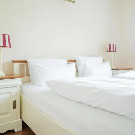 Apartmenthaus 04 *